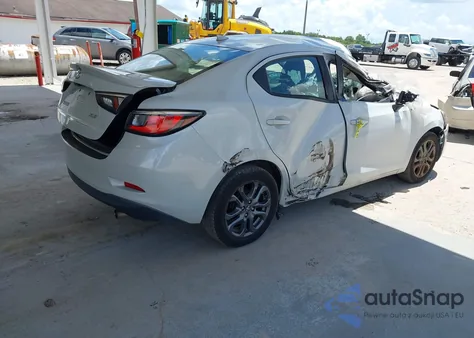 2019 Toyota Yaris Xle z USA, uszkodzony, nr VIN 3MYDLBYV8KY503872